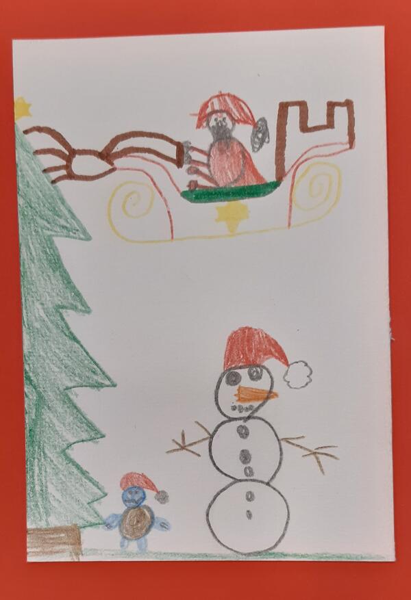 Wunschkärtchen für den Weihnachtsbau - Nikolaus auf einem Schlitten fliegt neben einem Tannen baum durch den Himmel, unten steht ein Schneemann mit Nikolausmütze 