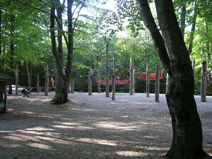 Bild vom Kletterger�st auf dem Waldspielplatz in P�ring