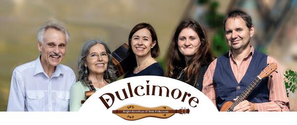 Foto der 4 Bandmitglieder Dulcimore mit Logo der Band